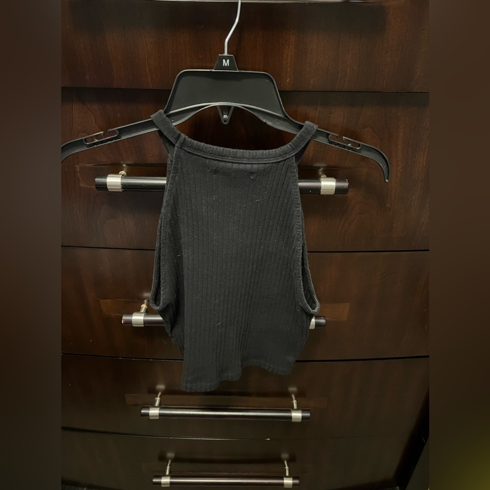 AE Crop Top - Picture 2 of 2